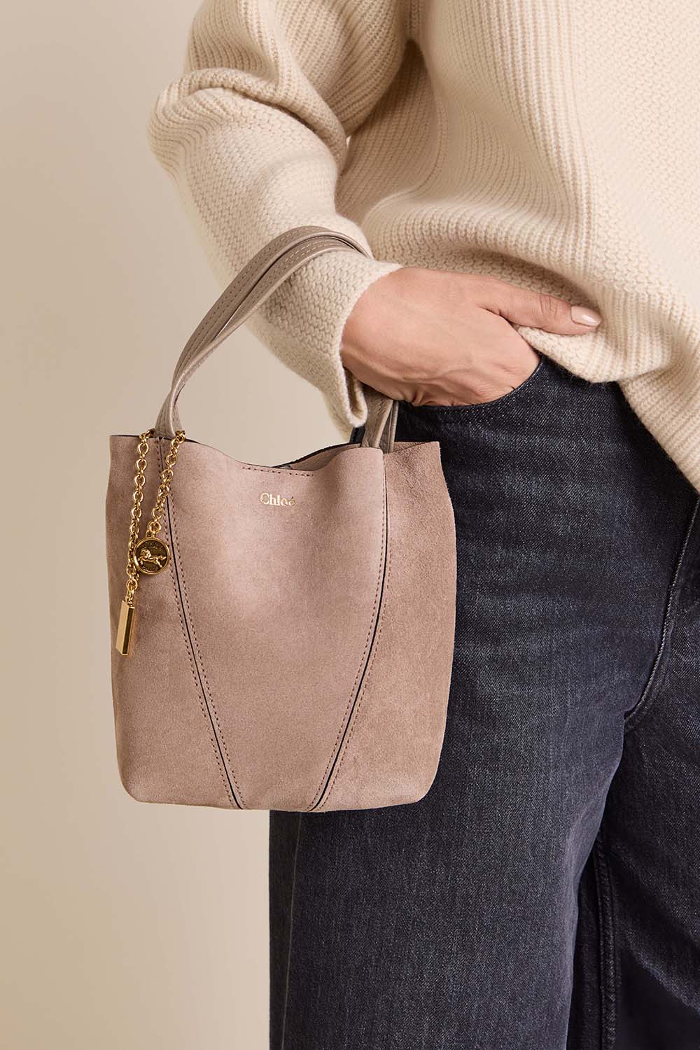 תמונת כל הלוק של תיק טוט קלואה ספין סמול